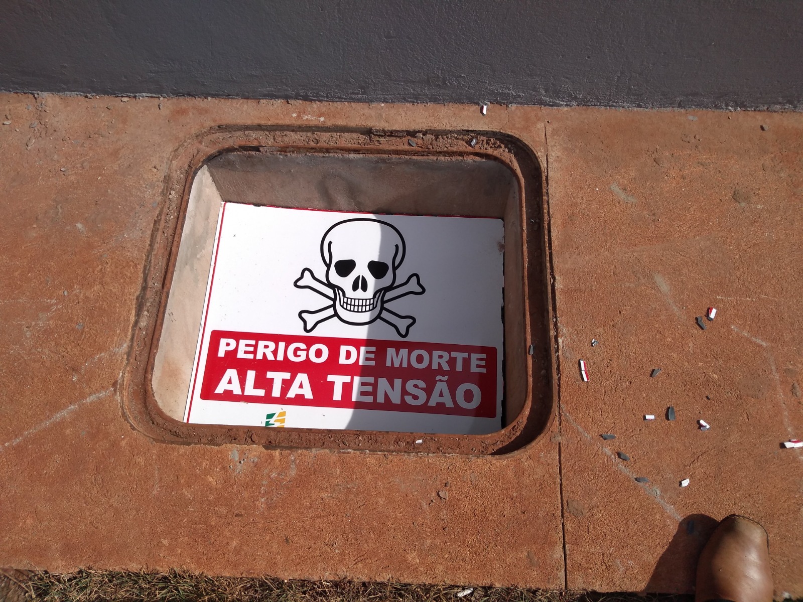 Construção de cabine de média tensão com rede subterrânea de média tensão