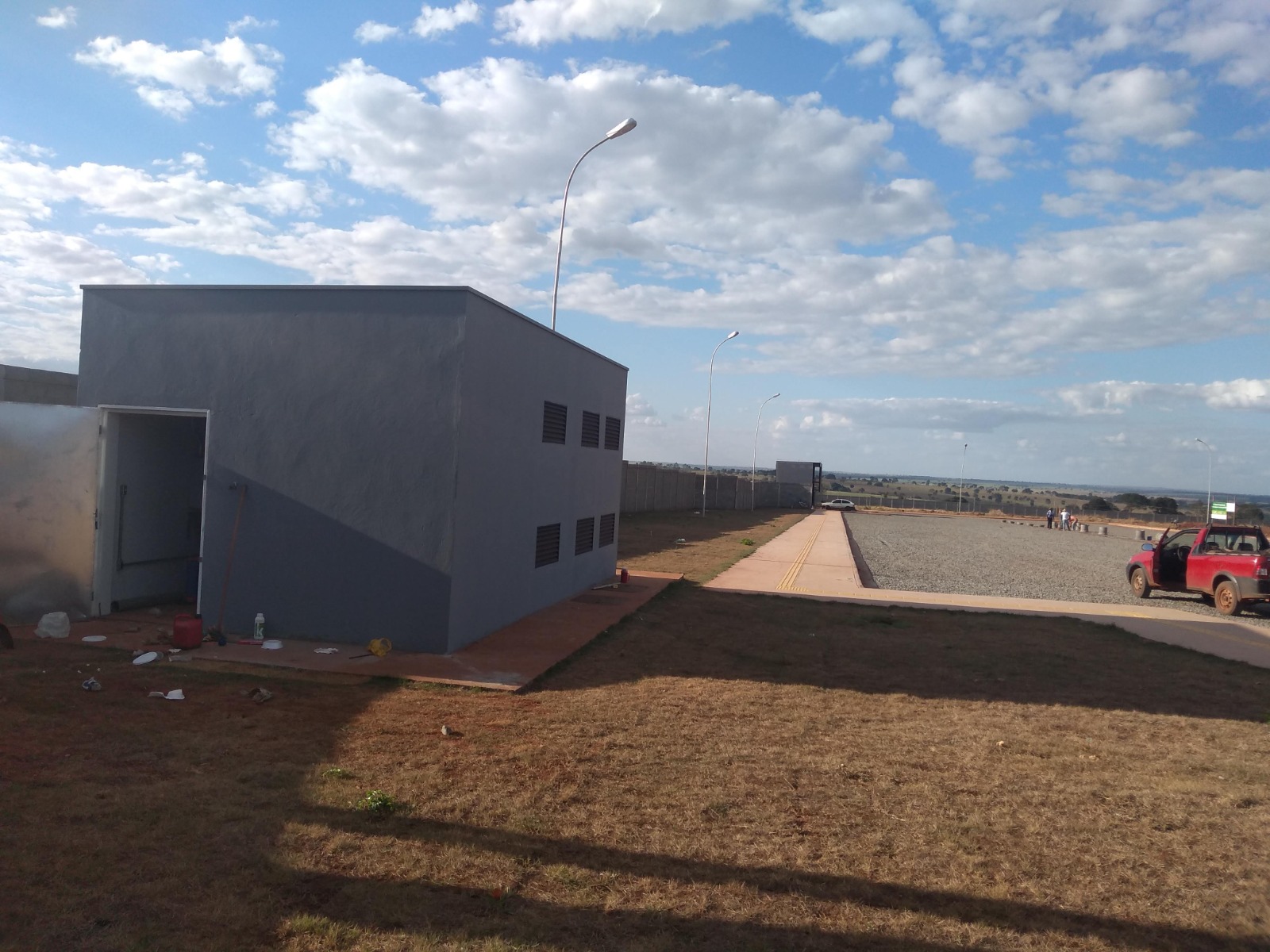 Construção de cabine de média tensão com rede subterrânea de média tensão