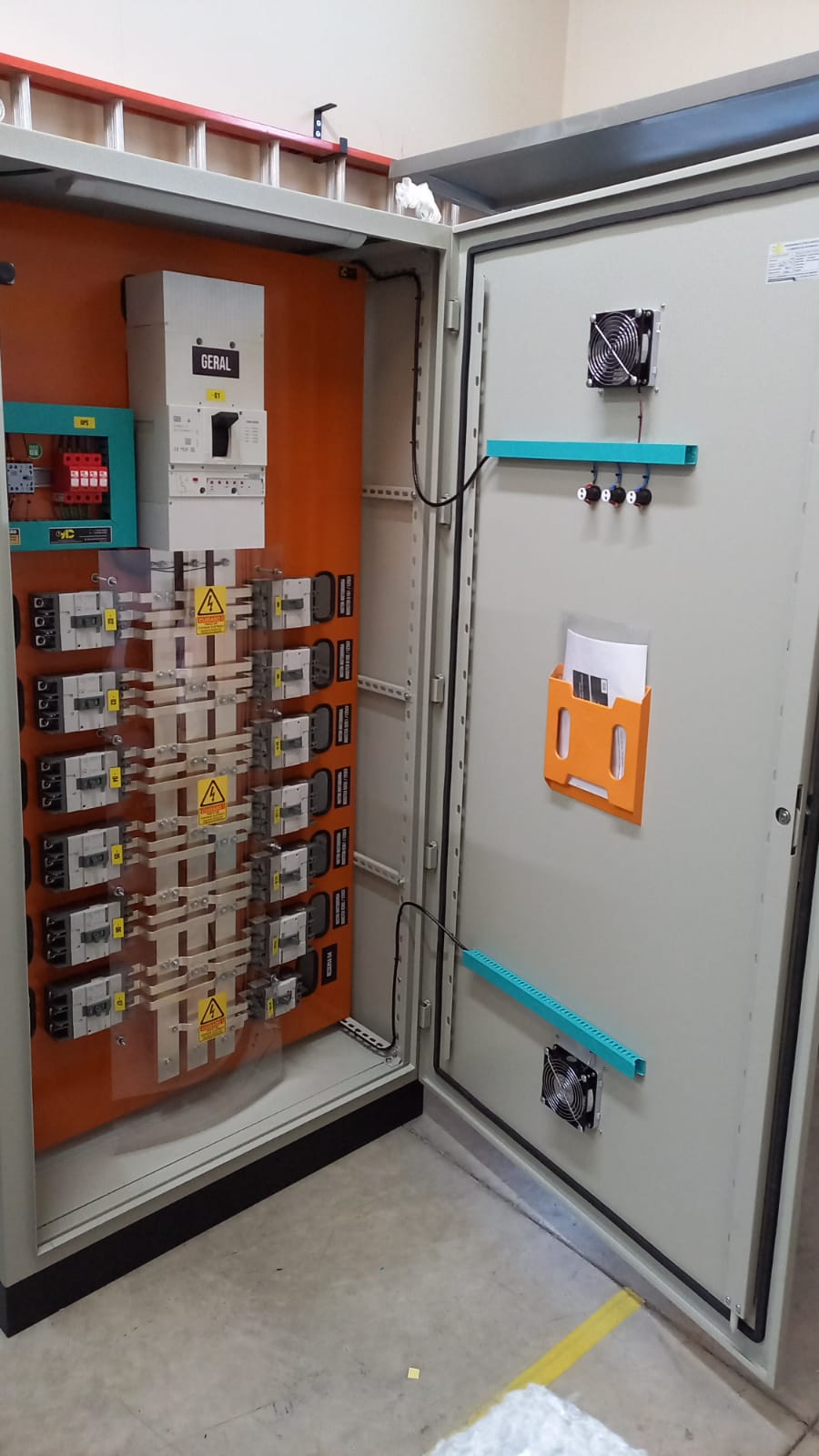 Montagem de painel geral de grandes potências