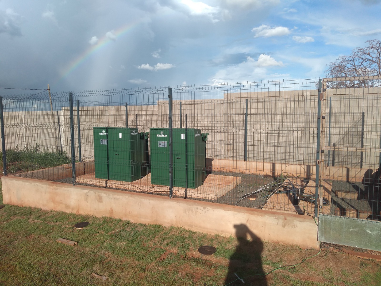 Serviço de montagem de transformadores pedestal com conexões subterrâneas