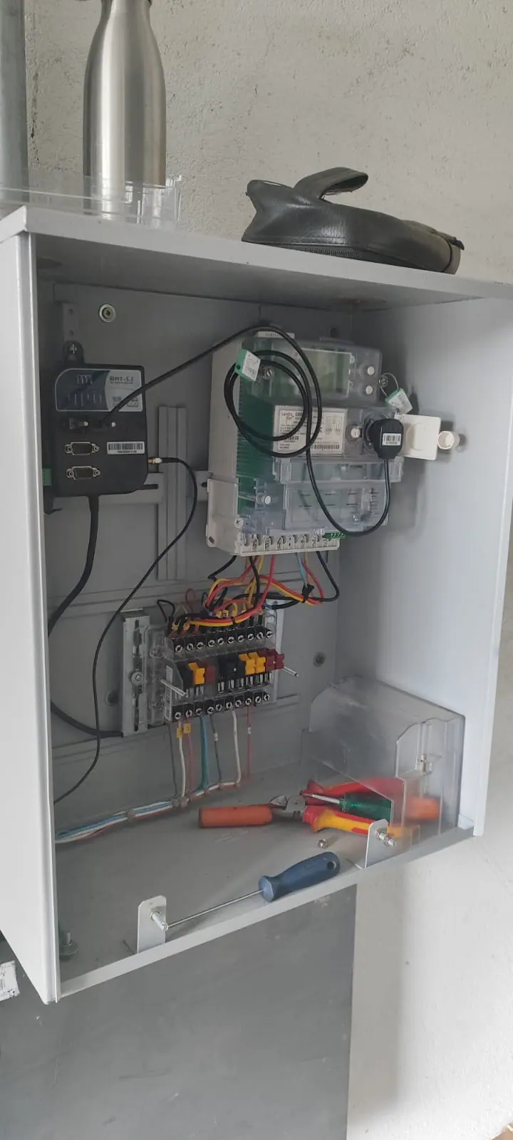Caixa de medição instalada em área externa
