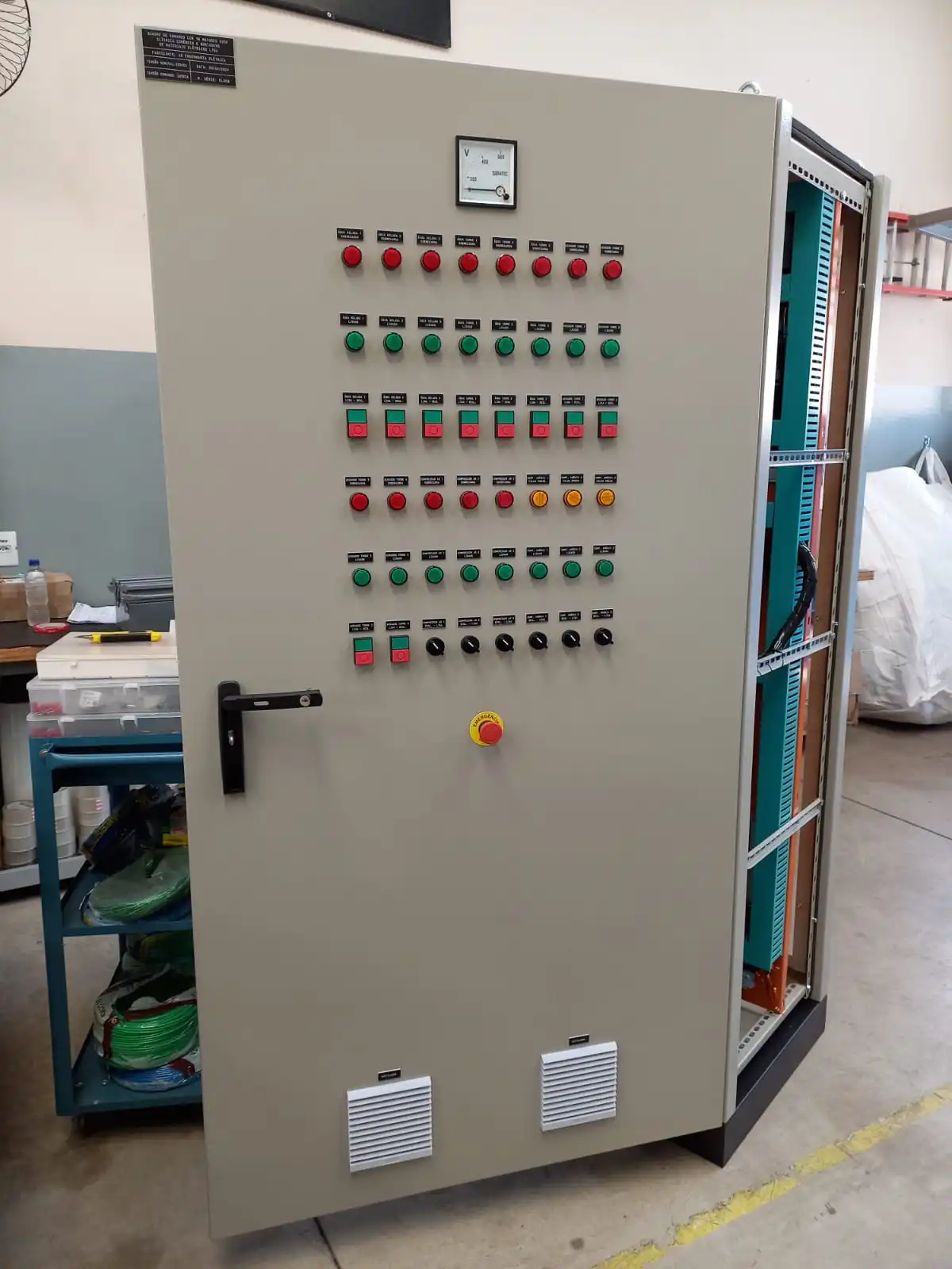 Serviço de montagem de painéis elétricos especializados para indústrias e comércios